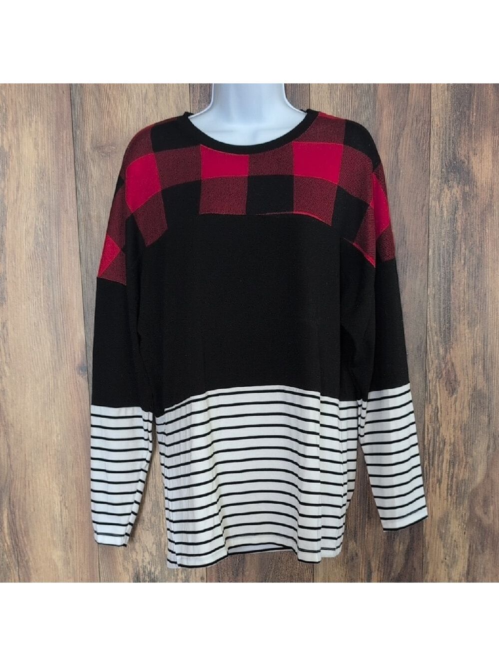 Black and Red Checkered Women's Crewneck Shirt M NWT H123
